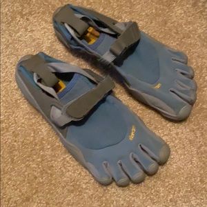 Women’s vibram shoes